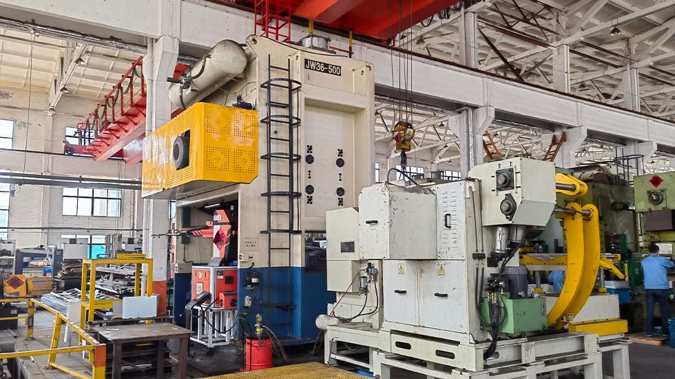 Пресс для штамповки металла