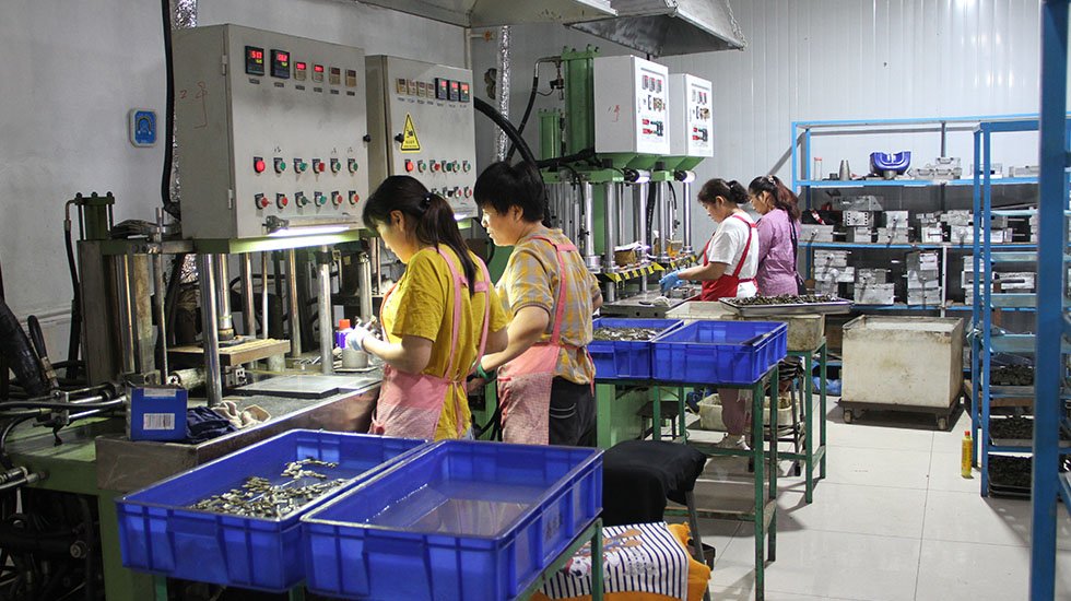 Установка для инжекции восковых моделей