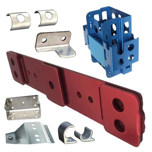 Детали из алюминиевого металла, изготовленные методом штамповки.