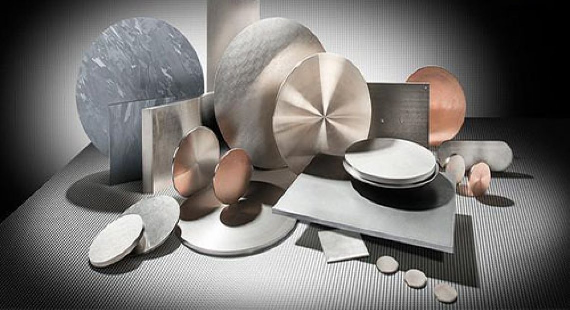 Различные доступные сырьевые материалы для изготовления автодеталей из листового металла.